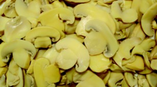 Funghi Champignon tagliati